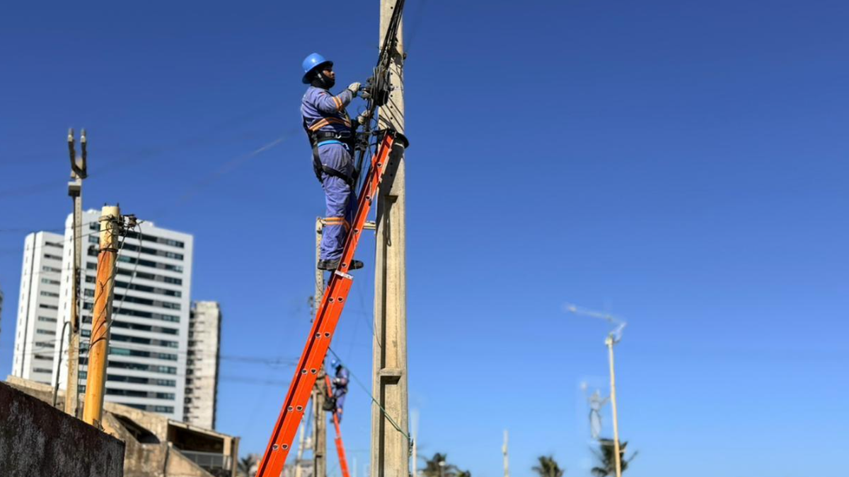Furto de cabos subterrâneos deixa parte da orla de Jacarecica às escuras