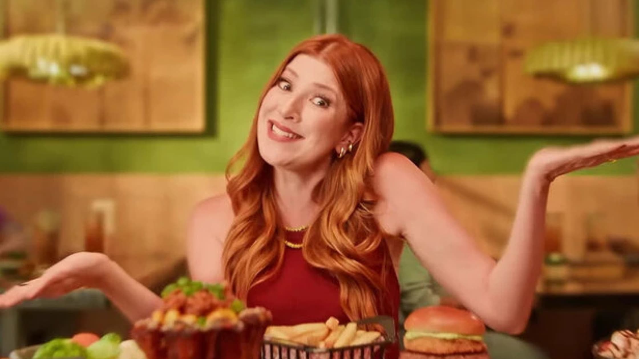 Rede de restaurantes promove campanha com Dani Calabresa em destaque