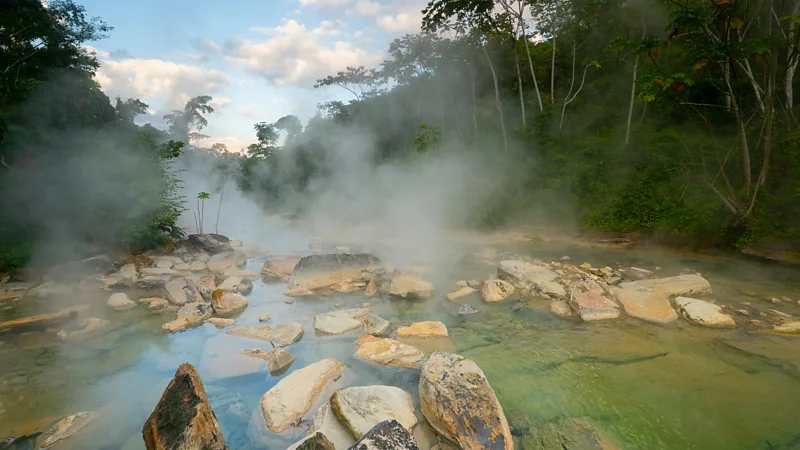 Rio fervente na Amazônia atinge mais de 90ºC e cozinha animais vivos