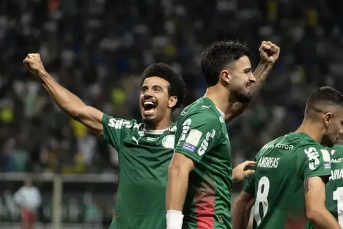 Palmeiras goleia o Corinthians por 4 a 1 e rival agradece por gol contra