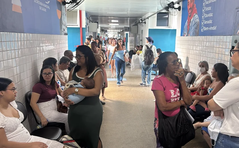 Forte odor paralisa ala L do PAM Salgadinho, em Maceió