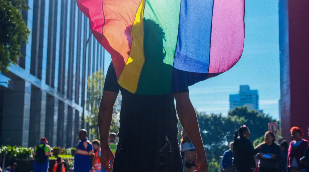 Parada LGBTQIA+ celebra 30 anos de luta e reúne multidão em São Paulo
