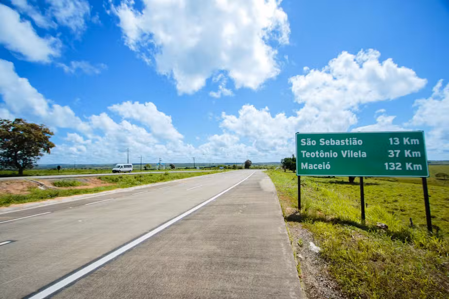 Capotamento na BR-101 deixa uma pessoa morta em Alagoas
