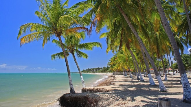 Paripueira conquista visitantes com mar cristalino e piscinas naturais