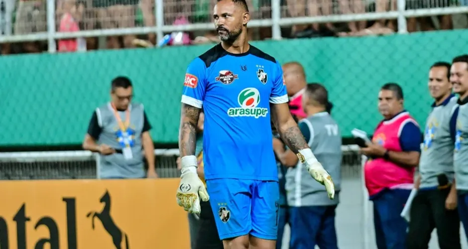 Patrocinadora rompe contrato com Vasco-AC após polêmica com goleiro Bruno