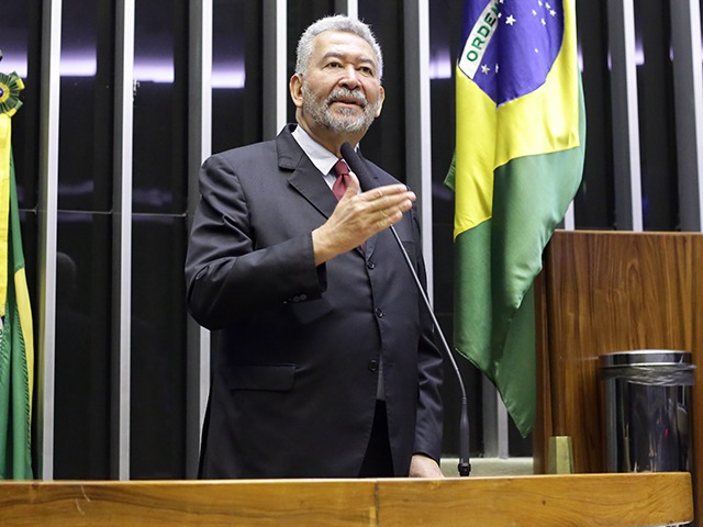 Universidades em Alagoas demonstram apoio a deputado Paulão