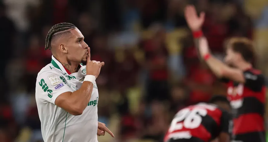 Paulinho é denunciado ao STJD por gesto em gol contra o Flamengo