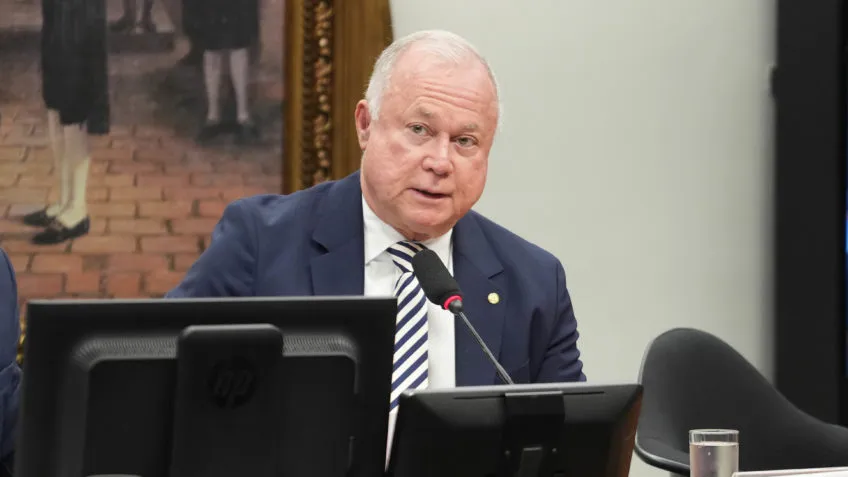 Parecer favorável abre caminho para o fim da escala 6x1 no Brasil