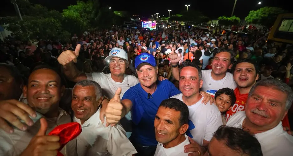 Paulo e Renan Filho inovam com caravanas e vão a 12 cidades num só dia