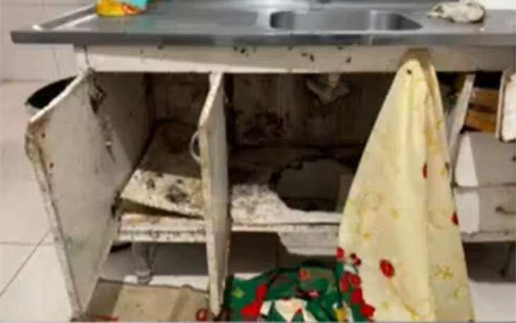 Fiscalização interdita lar de idosos com fezes e baratas em Salvador