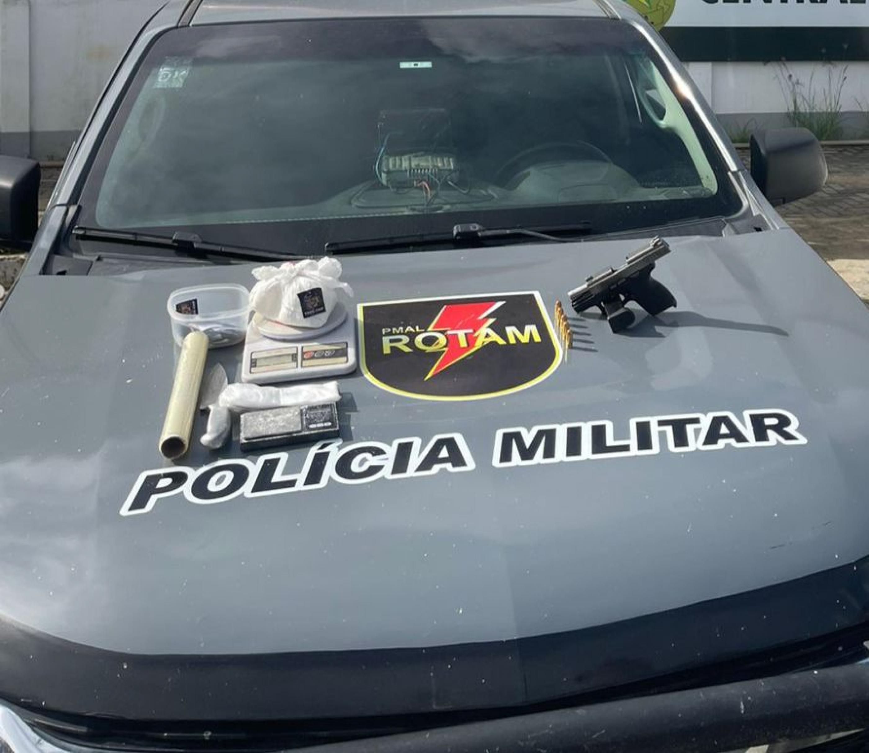 PM prende homem com cocaína e pistola em casa no Salvador Lyra, Maceió