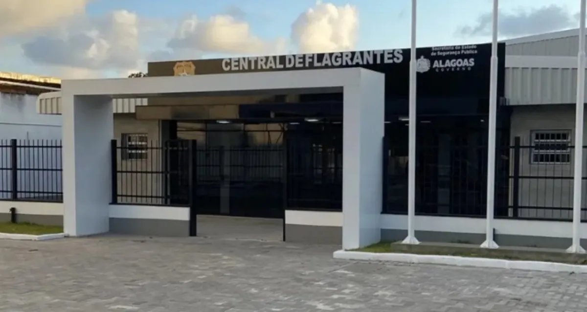 PM apreende 10 armas caseiras em terreno baldio na Cidade Universitária