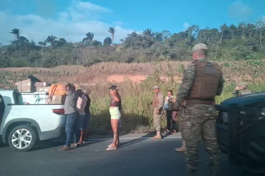 Polícia frustra transporte de armas e drogas na BR-101 e prende dois suspeitos