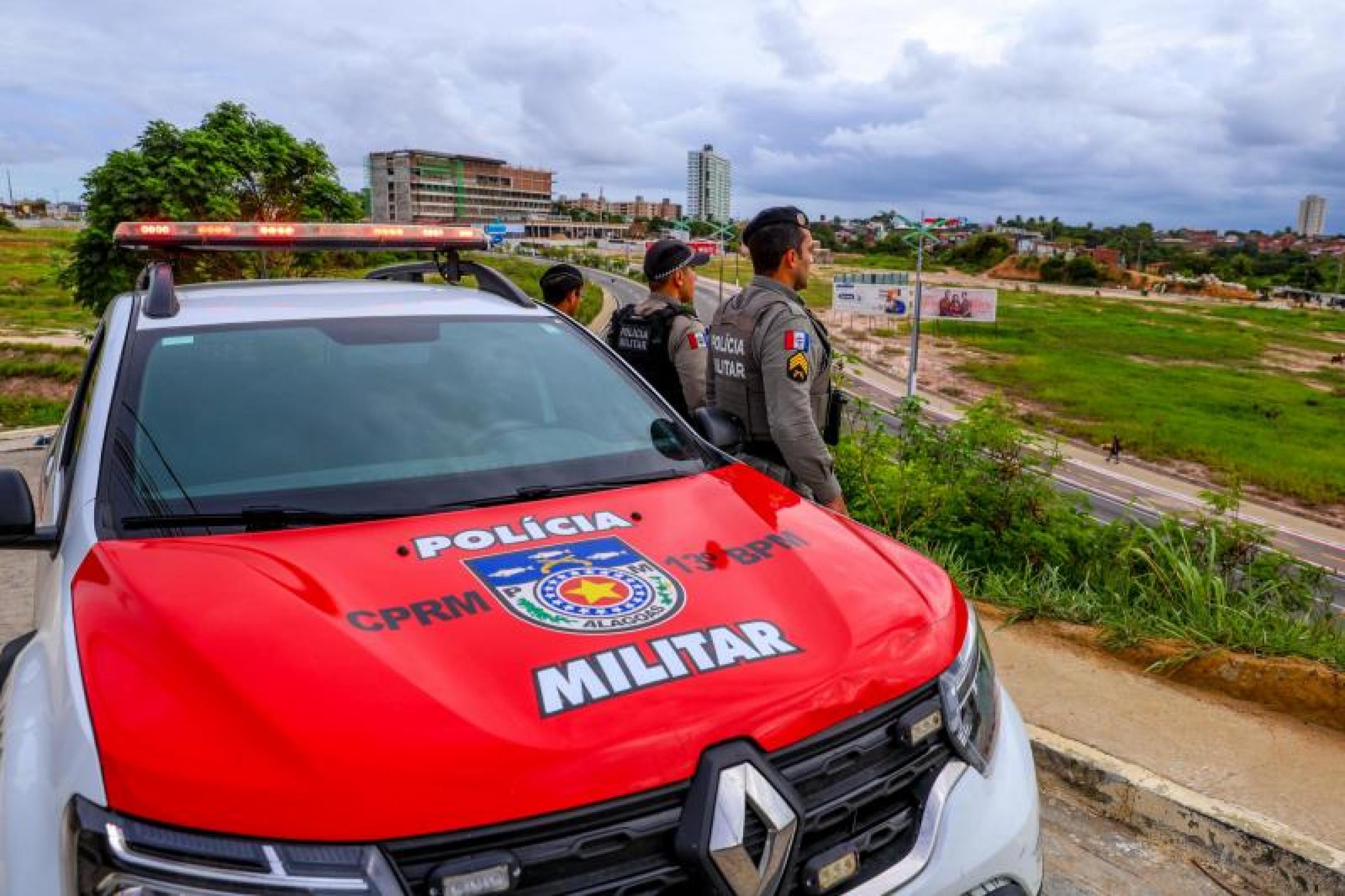 PM coloca policiais administrativos nas ruas e reforça segurança na Grande Maceió