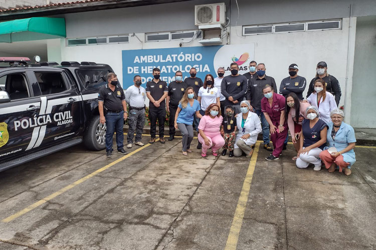 Polícia Civil realiza sonho de menino de 6 anos com passeio em viatura
