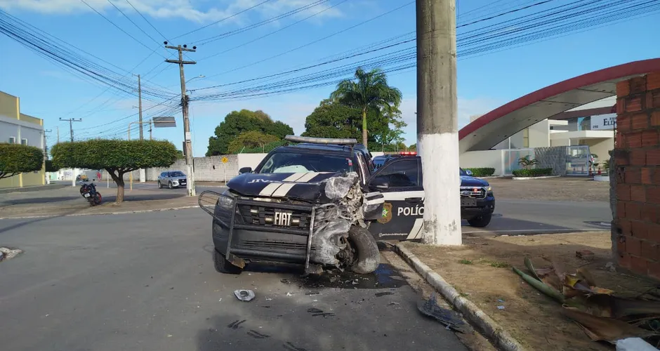 Policial civil bate em poste ao retornar de operação em AL e fica ferido