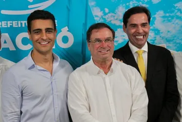 Político de 3 lados: “tem muita diana na política, triana é a 1ª vez”