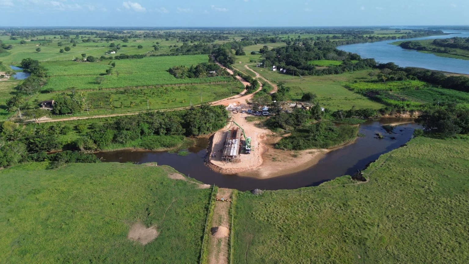 Obra da ponte da Ponta Mofina avança com a concretagem do suporte de sua estrutura