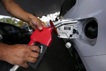 Postos não repassam redução de R$ 0,20 no preço da gasolina em AL