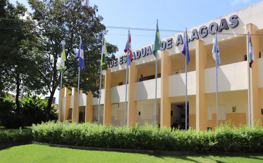 Governo de Alagoas oficializa comissão que organizará concurso da Uneal