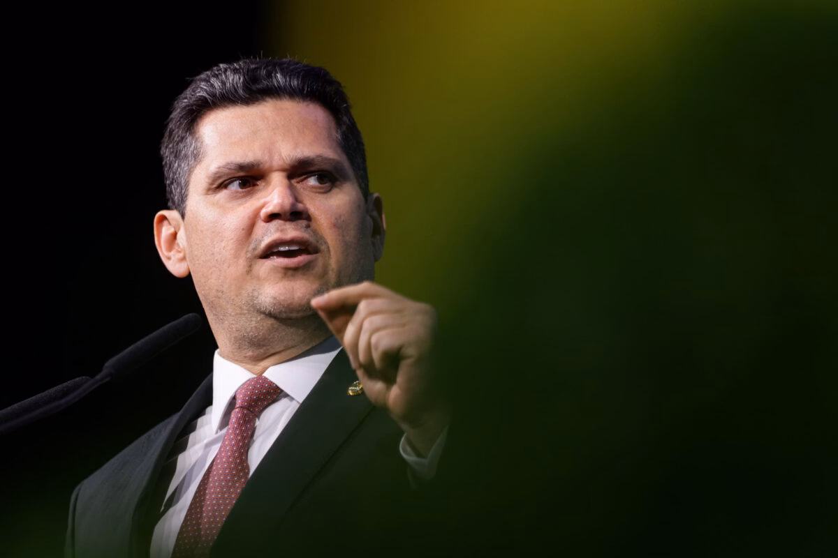 Alcolumbre quer texto alternativo à anistia, sem perdão a Bolsonaro
