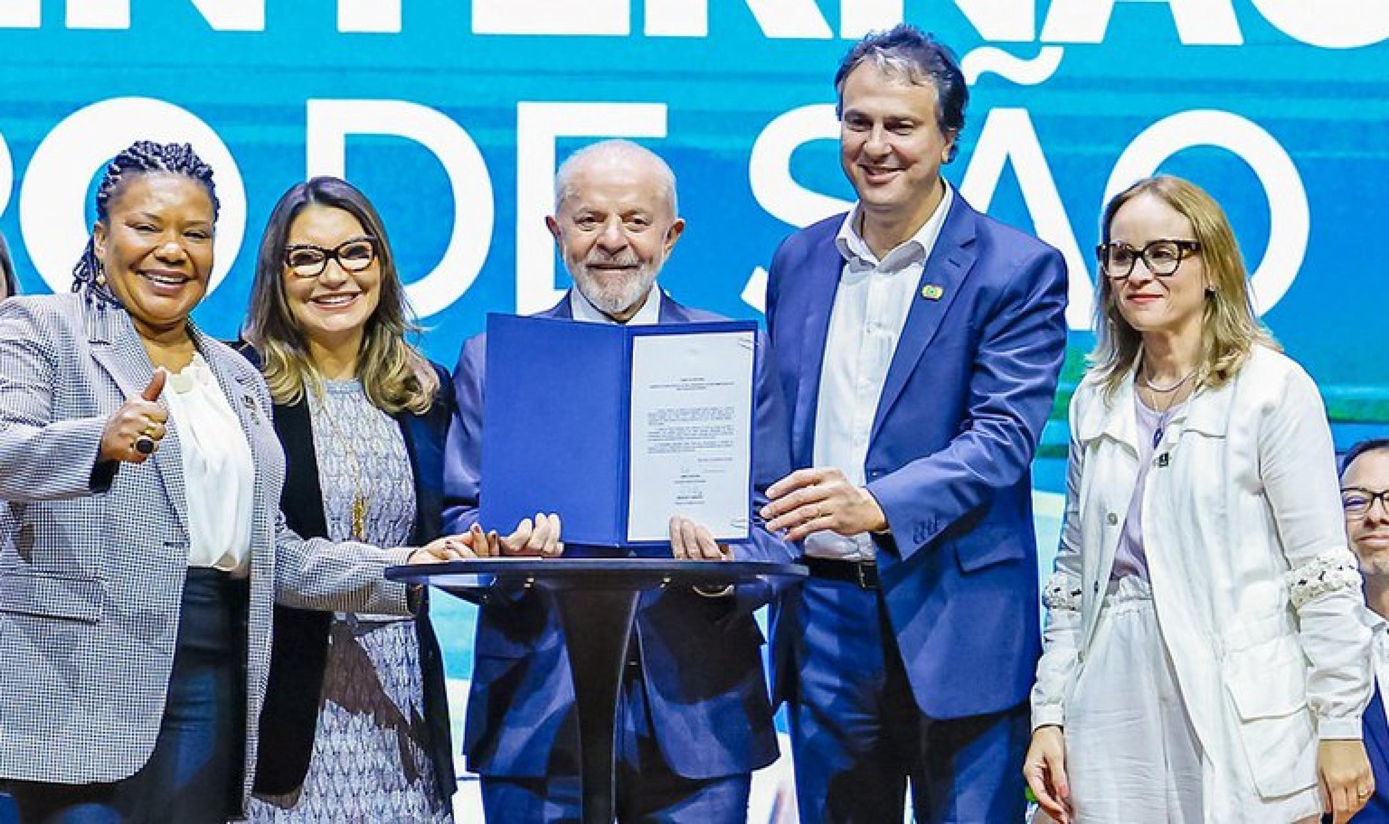 Presidente Lula assina regulamentação da Política Nacional de Leitura e Escrita