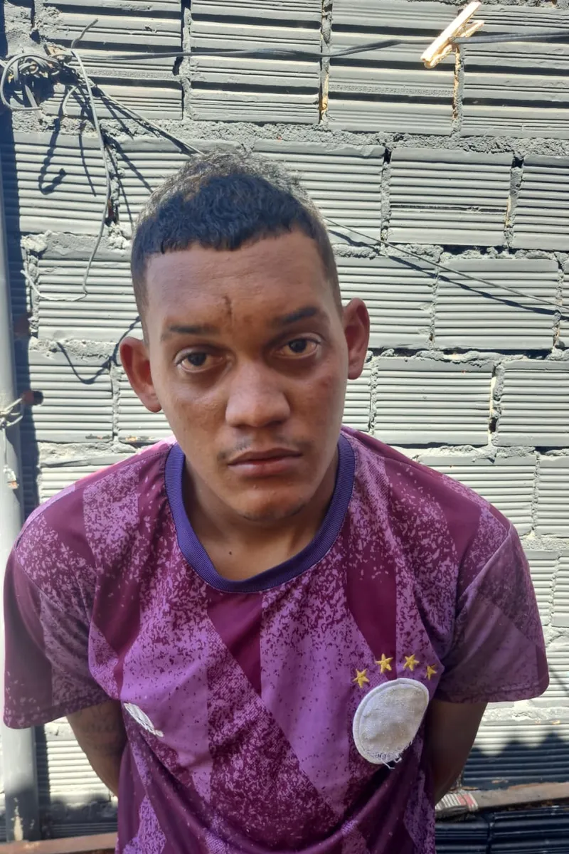 Polícia prende um dos suspeitos de matar homem e torturar mulher na Grota do Rafael