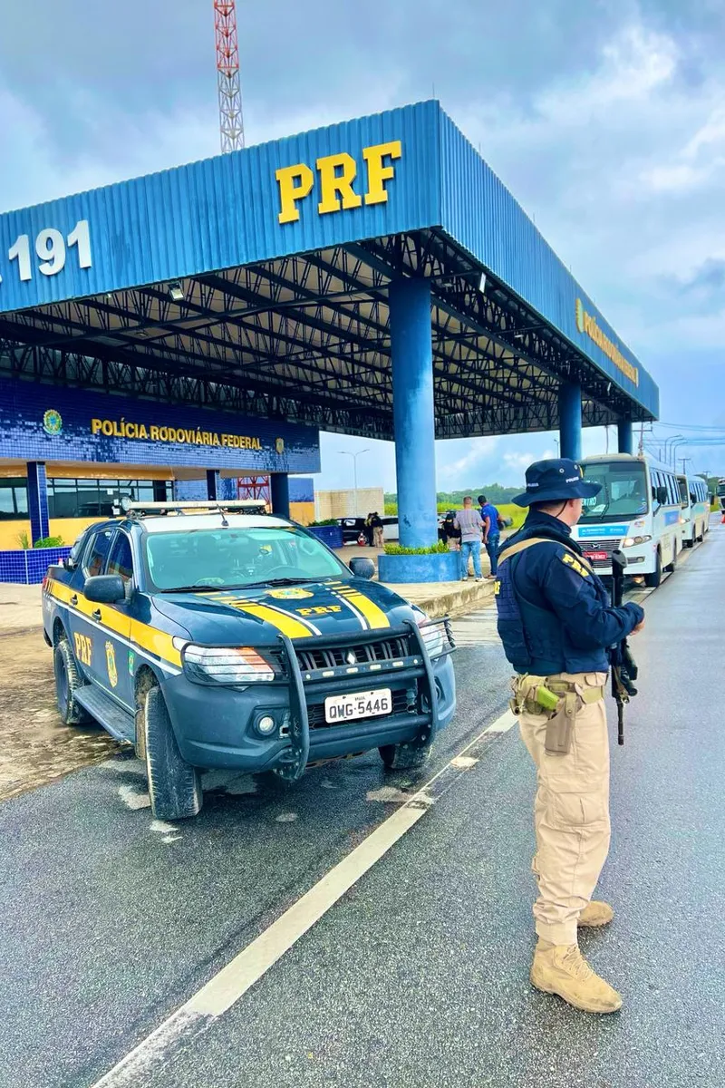 PRF prende homem por tráfico após avançar sinal em Santana do Ipanema, Alagoas