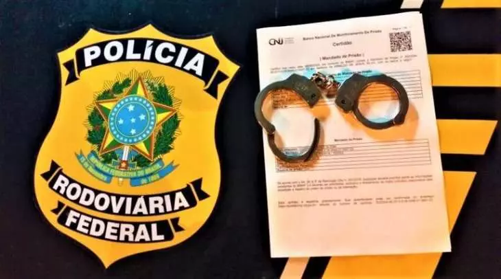 PRF prende dois homens por direção perigosa e receptação em Maceió