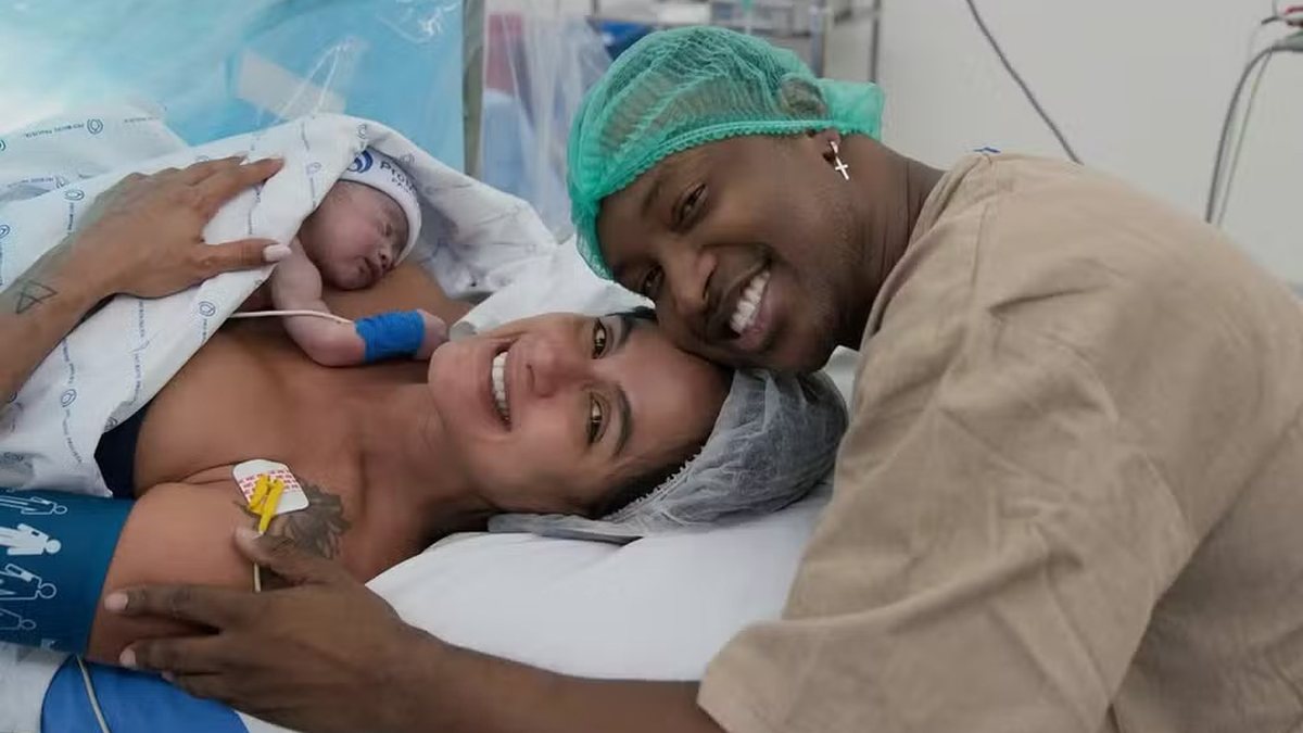 Nasce Bento, primeiro filho de Carol Peixinho e Thiaguinho