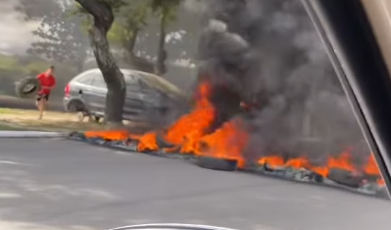 Moradores da Levada bloqueiam avenida por atraso no aluguel social