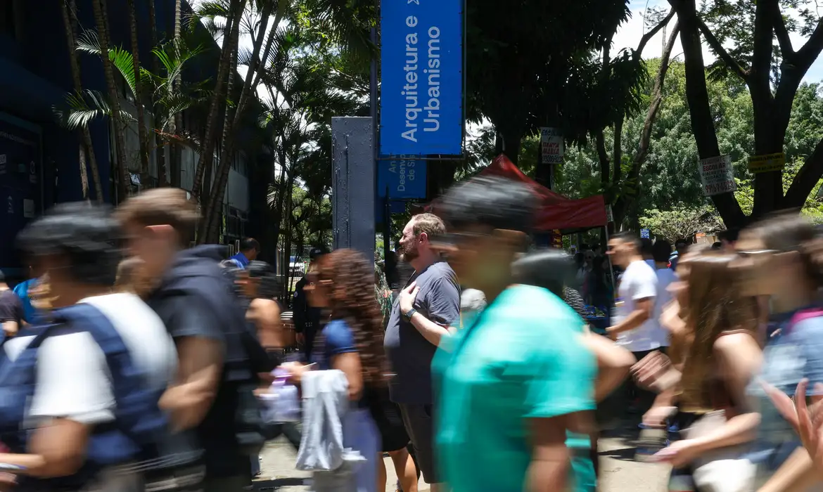 Enem 2025 registra 27% de abstenção no primeiro dia de provas