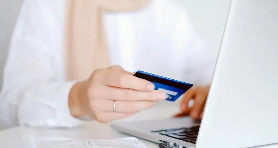 Quase 60% dos brasileiros usam IA para comparar preços em compras online