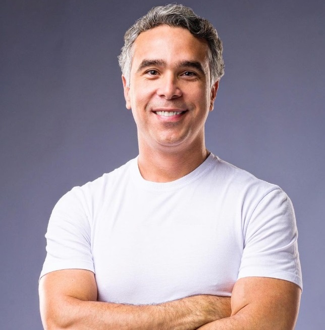 Deputado acusa JHC de criar 'cabide de empregos' na prefeitura de Maceió