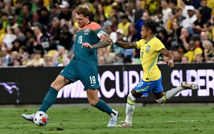 No primeiro amistoso pós-Copa, Brasil e Austrália empatam em 1 a 1