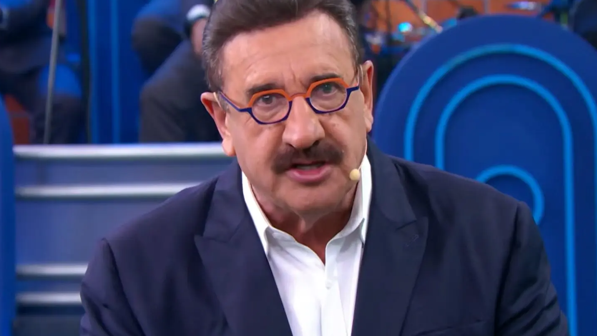 Ratinho rebate acusação de homofobia após fala contra cantor no SBT