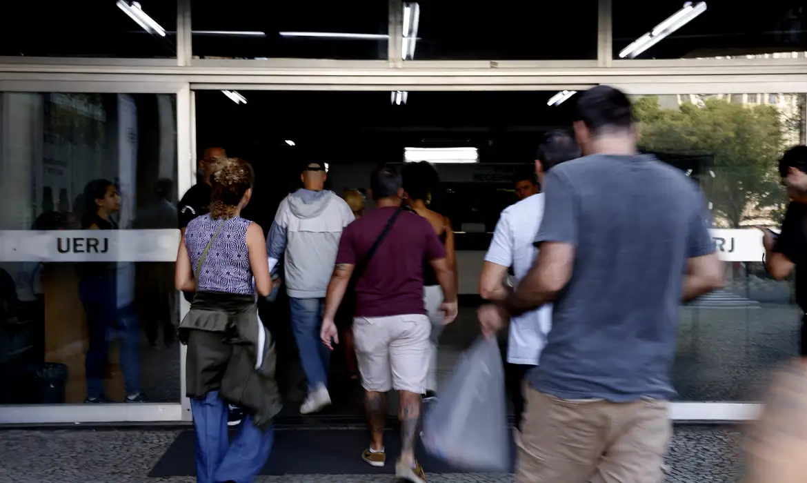 Mais de 760 mil candidatos farão o “Enem dos Concursos” neste domingo