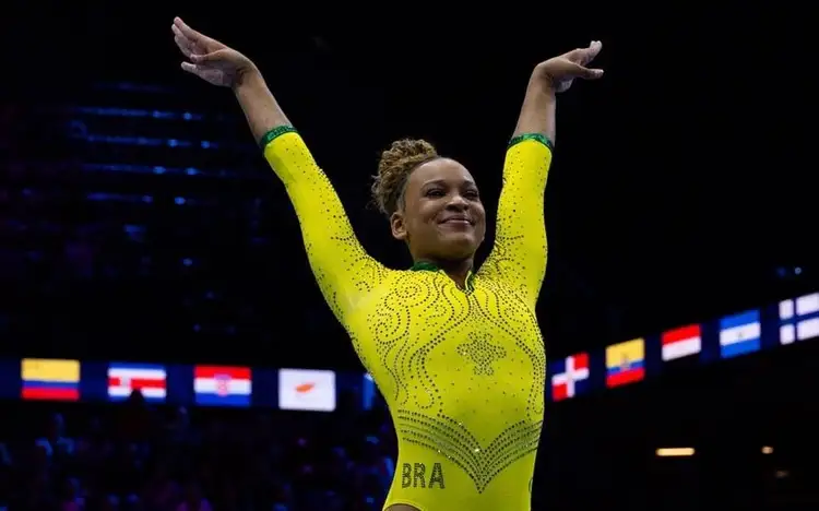 Rebeca Andrade e Flavinha lideram aparelhos no Mundial de Ginástica
