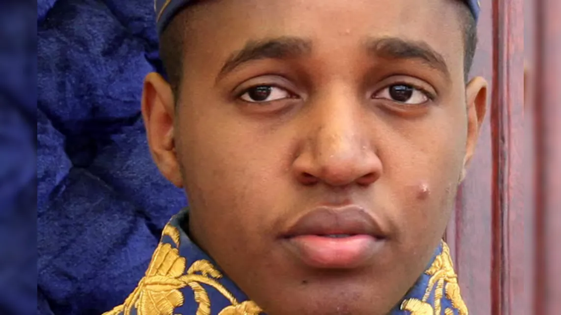 Morre aos 34 anos o rei Oyo, monarca mais jovem do mundo