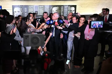 Renan amplia cerco na investigação do Master com a PF e no STF