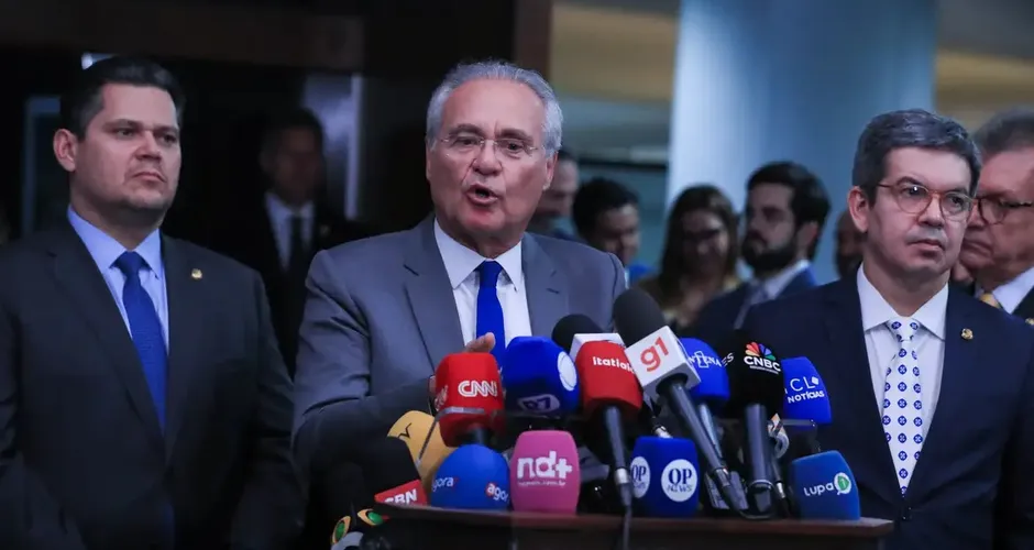 Renan cria “CPI informal” do caso do Master e vai “pra cima” de Lira