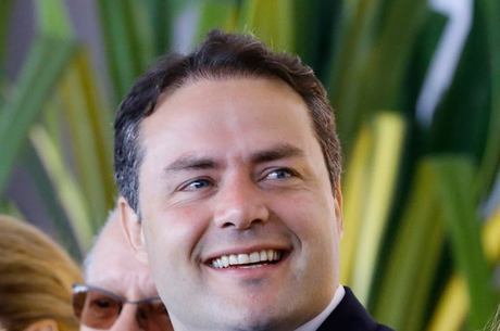 As vésperas do feriado que o presidente convocou o país para manifestar-se, Renan reflete sobre fé