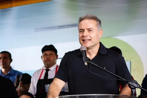 Renan Filho diz que JHC nunca fez concurso público: “Zero”