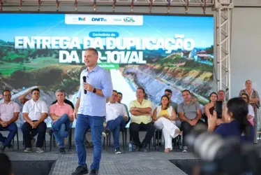 Renan Filho entrega obra e ataca políticos que colocam Estado em risco