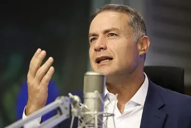 Renan Filho venceria JHC no 1º turno com diferença de 100 mil votos