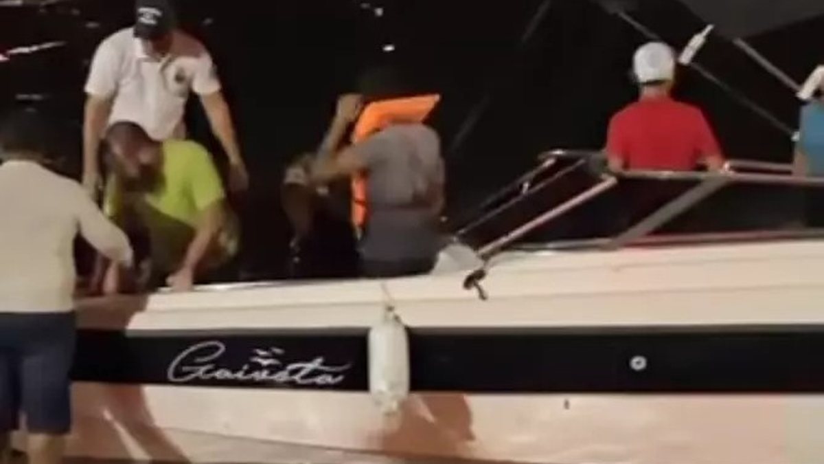 Barco vira no Rio São Francisco e mobiliza resgate em Penedo