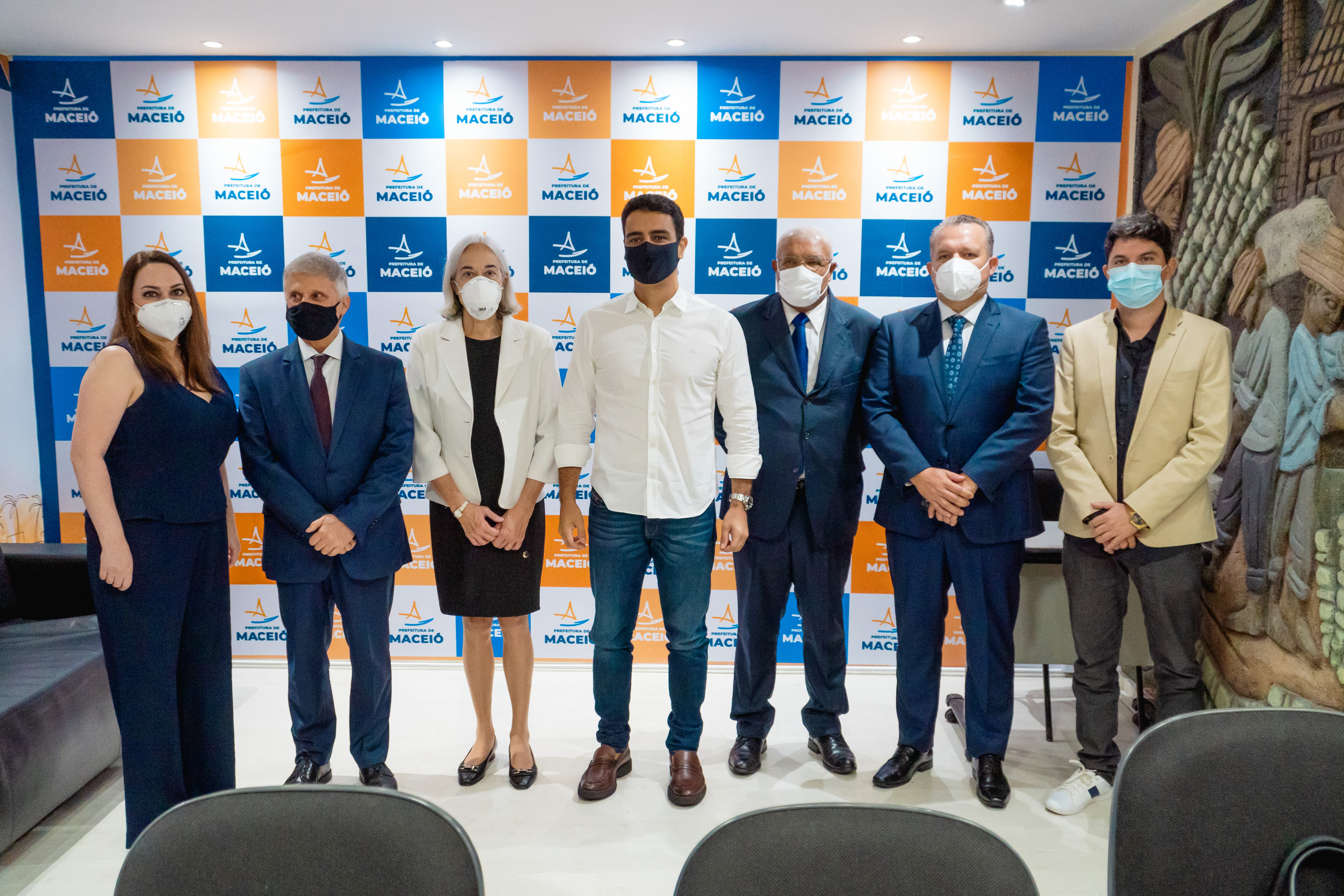 Prefeito JHC e ministra tratam sobre regularização fundiária de bairros afetados