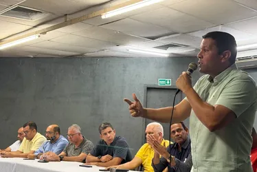 Rodrigo chega a acordo com servidores de Maceió: reajuste será de 6%