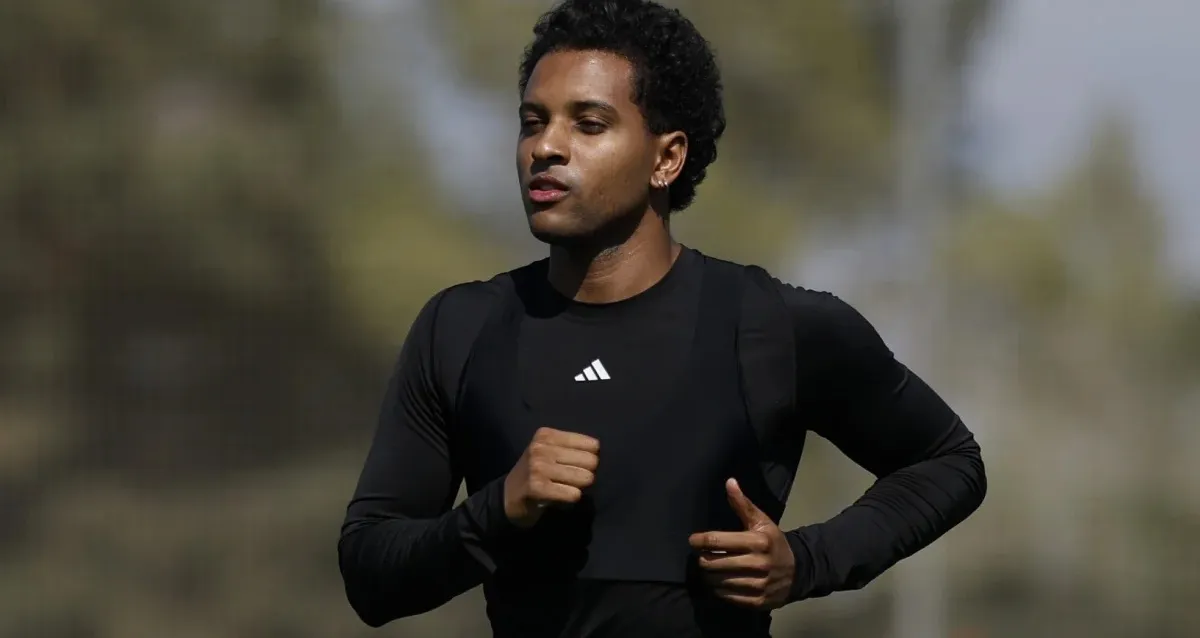 Rodrygo volta a treinar com bola seis meses após grave lesão no joelho