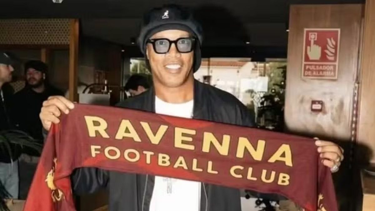 Ronaldinho Gaúcho volta ao futebol aos 46 anos e assina com Ravenna